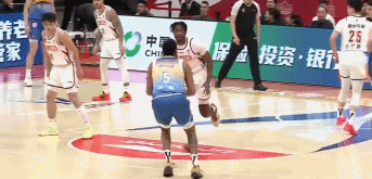 保底70万奖金！新疆男篮成首支晋级四强球队刘炜赛后满意发声(图3)