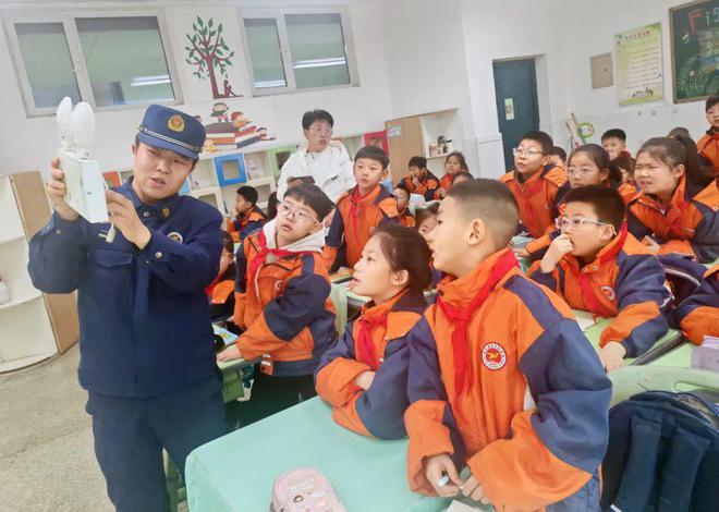 蓝朋友点亮开学季助力平安新学期！(图2)