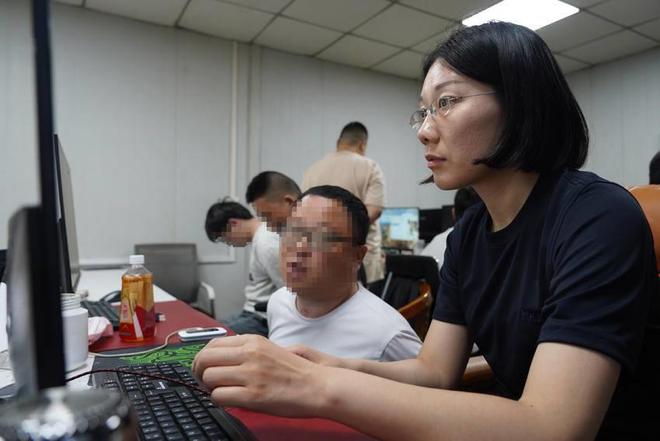 伪装“白富美”诱导网友充值武汉东西湖警方端掉一诈骗窝点刑拘20人(图3)
