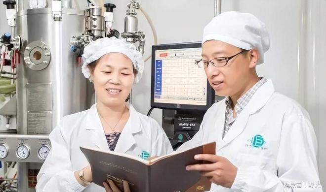 身家440亿！西北大学女副校长成陕西首富29岁学霸女儿已任高管(图1)
