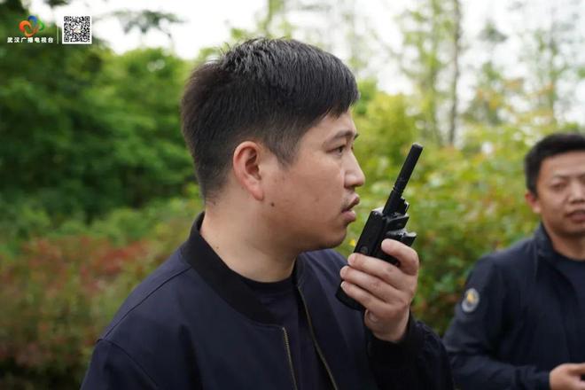 破门而入！警方抓获32名“白富美”(图2)