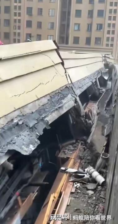 东海一饭店房顶发生塌陷室内正举办宴席当地应急管理局已介入(图3)