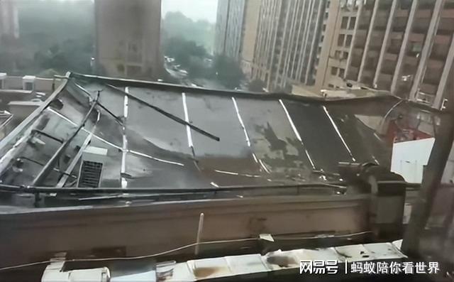 东海一饭店房顶发生塌陷室内正举办宴席当地应急管理局已介入(图2)