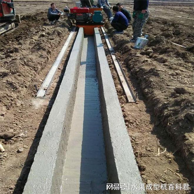 济宁滨通机械设备：专注液压水沟衬砌机技术领先服务全国基建(图1)