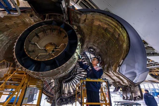 半两财经｜国航“飞机体检师”：春运40天我为飞机保驾护航(图1)