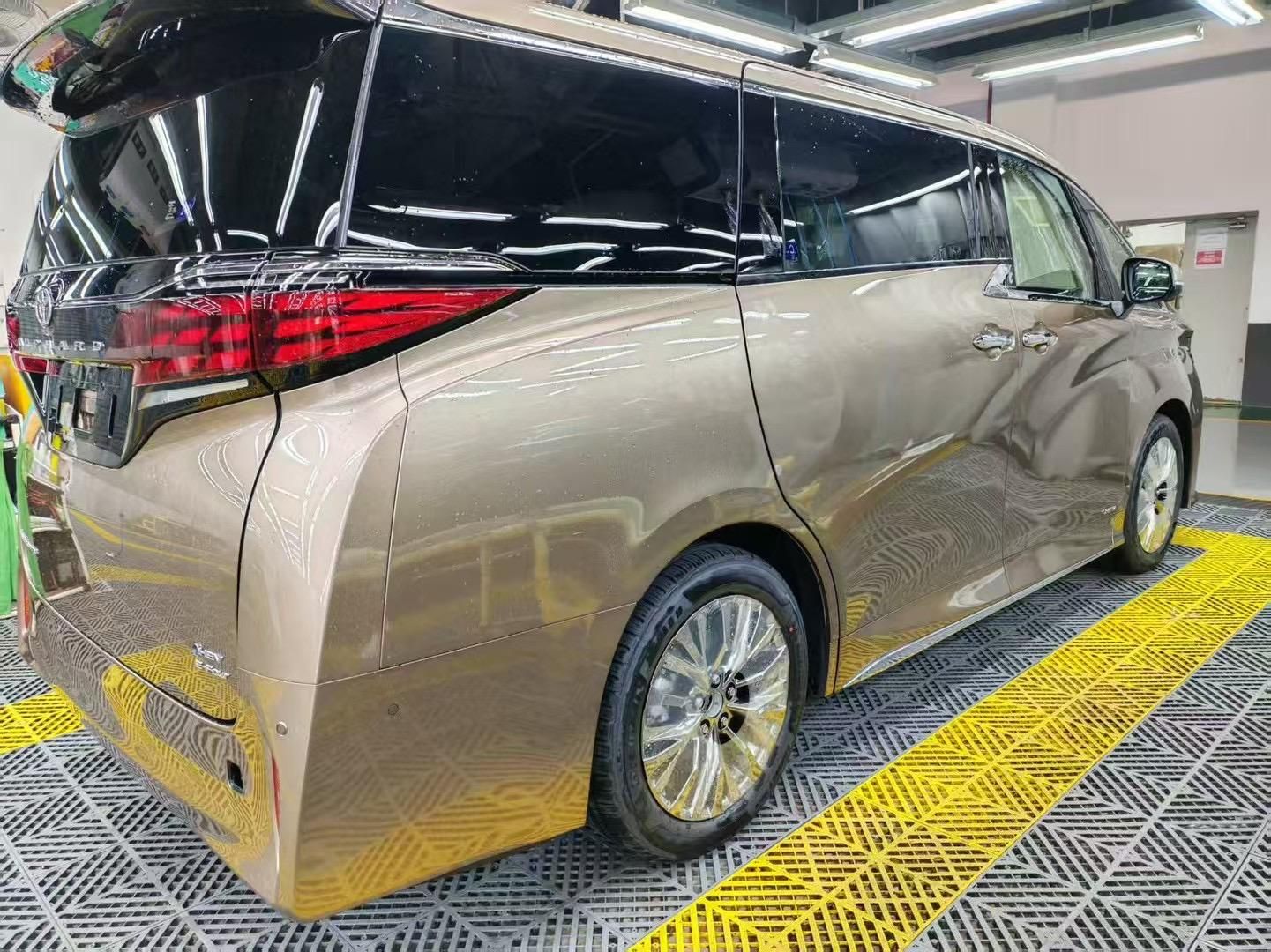 25款埃尔法黄金版金色带车衣952高配现车天津港落地价格(图9)