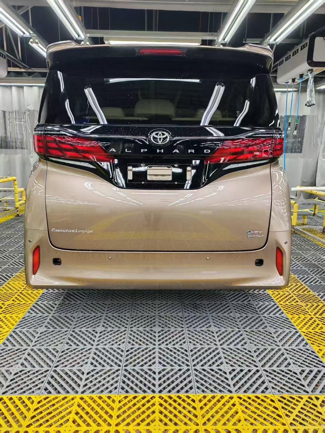 25款埃尔法黄金版金色带车衣952高配现车天津港落地价格(图10)