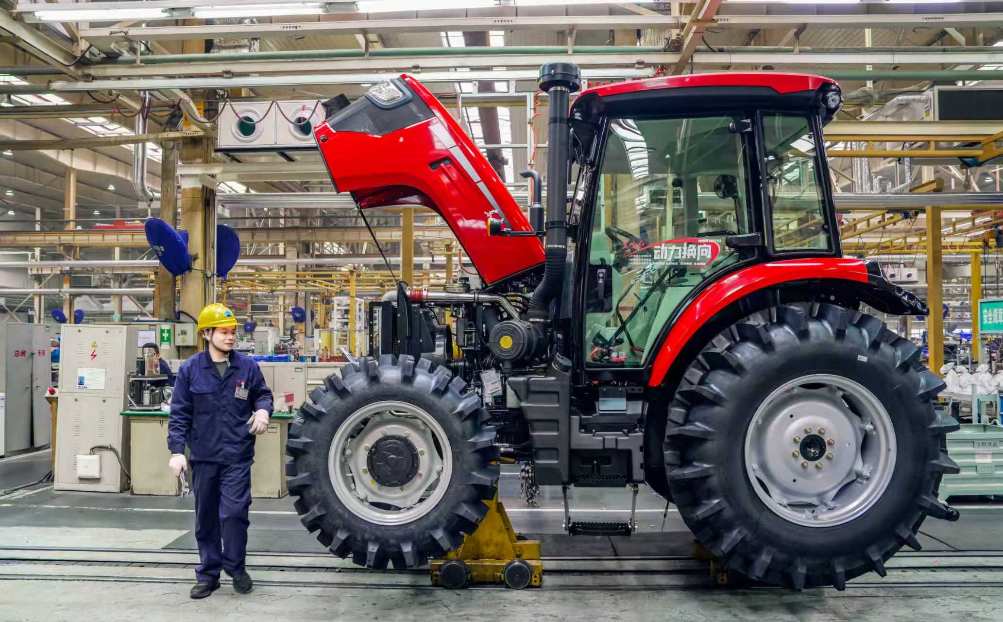 开局之年看中国丨在这条“智造路”上遇见不一样的河南-中国军网(图2)